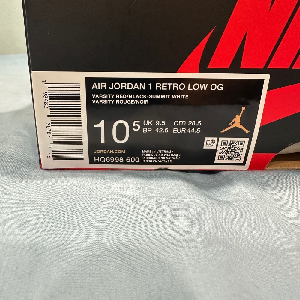 Size 10.5 Men 12 Wmn Nike Air Jordan Retro 1 Low OG Chicago 2025 HQ6998-600 - Picture 4 of 11